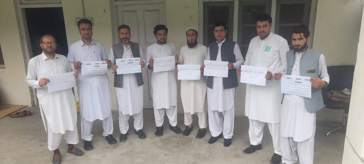 ItsaKp's tweet photo. ITSA KP Strike against discrimination in Promotion, IT Allowance observed in all KP.
@Jhagra @IMMahmoodKhan @CSKPOfficial
@KPChiefMinister @GovernmentKP @ImranKhanPTI 
#عمران_خان_ہماری_ریڈ_لاین_ہے 
#BaniGala 
#شہباز_گل_کو_رہا_کرو https://t.co/8Jgk8tLCog