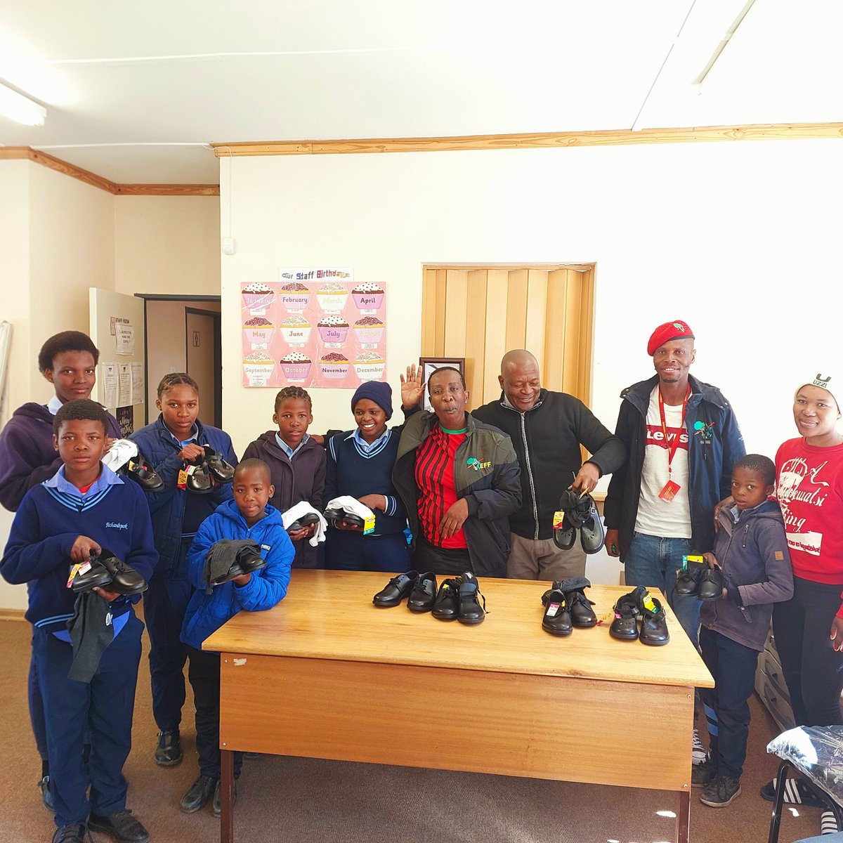 EFF_FreeState's tweet photo. [In Pictures 📸]: Following a request made by a community member. Provincial Chairperson, Commissar @MMakesini visited Refihletse Combined School in Verkeerdevlei, Masilonyana to donate school shoes.

Only the EFF hears the cries of our people. https://t.co/tTEGGWhLtQ