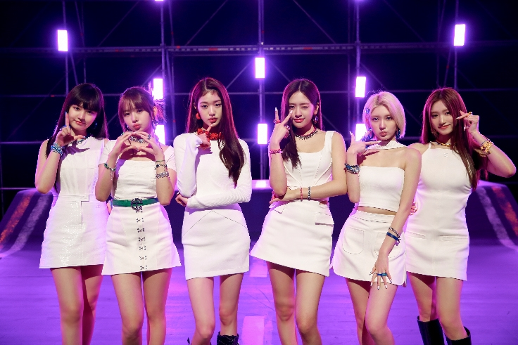 yyujinationn's tweet photo. What's after 'LIKE'? https://t.co/H8NDDfG2Pv