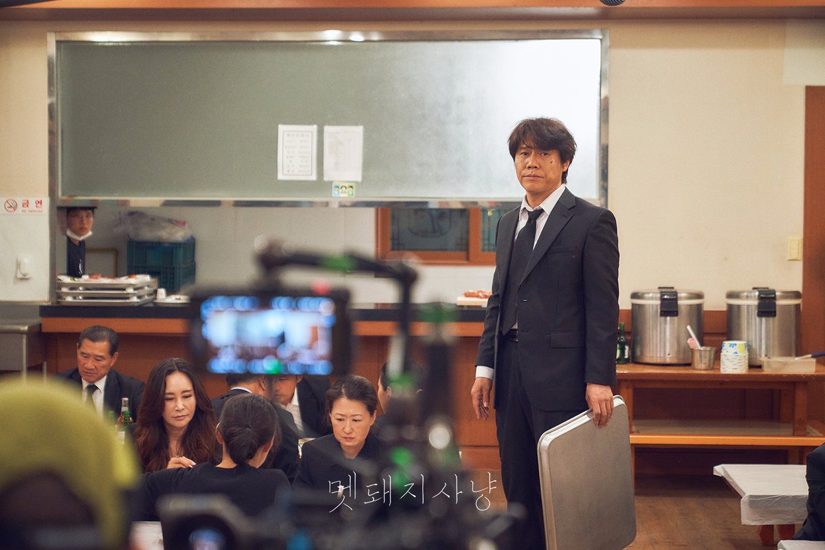 TheDramaWorld2's tweet photo. PHOTO: Curious about what kind of ending "Hunted" will give its viewers?🤔🔥

Final episode airs tonight on MBC!

#hunted #wildboarhunting #ParkHoSan #koreandramas #kdramas #koreandrama #kdrama #mbc #kpop #korea https://t.co/AyaZeXg33P