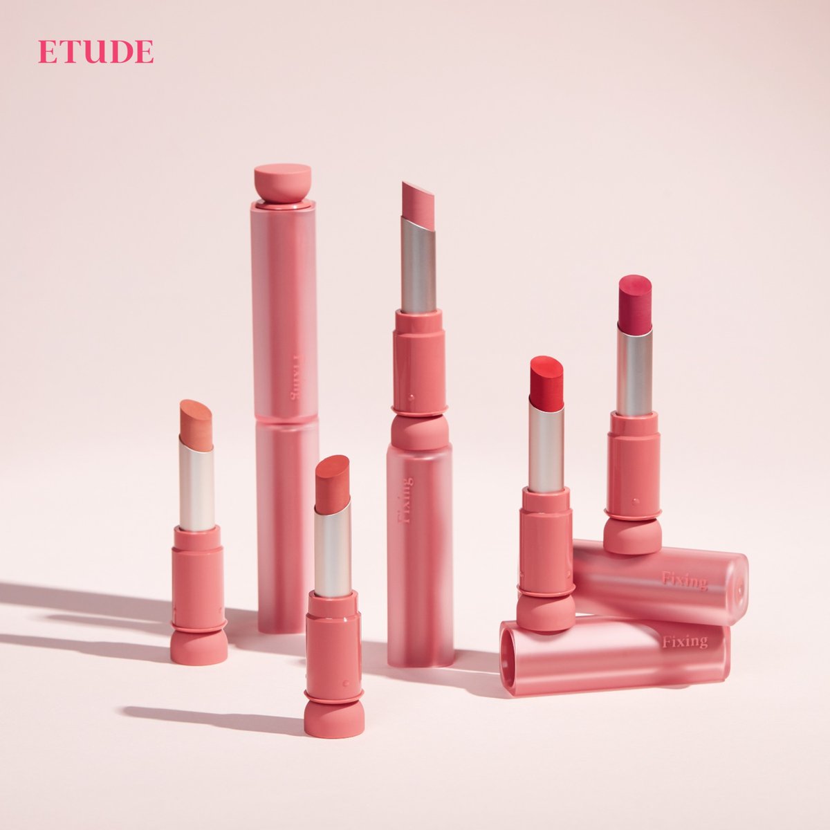 etude_th's tweet photo. #New 𝗙𝗜𝗫𝗜𝗡𝗚 𝗧𝗜𝗡𝗧 𝗕𝗔𝗥 💄💋
ติดทน ไม่ติดแมสก์ และเบาสบายปากราวกับเป็นสีปากจริงๆ
มีทั้งหมด 5 เฉดสี ที่สามารถหยิบใช้ได้ทุกวัน~
📍 พบกับ Fixing Tint Bar ได้แล้ววันนี้
ที่ #อีทูดี้ ทุกสาขา👉 https://t.co/HZ23a9U59S
#Etudethailand #FixingTintBar https://t.co/nyZ5KrOkWV