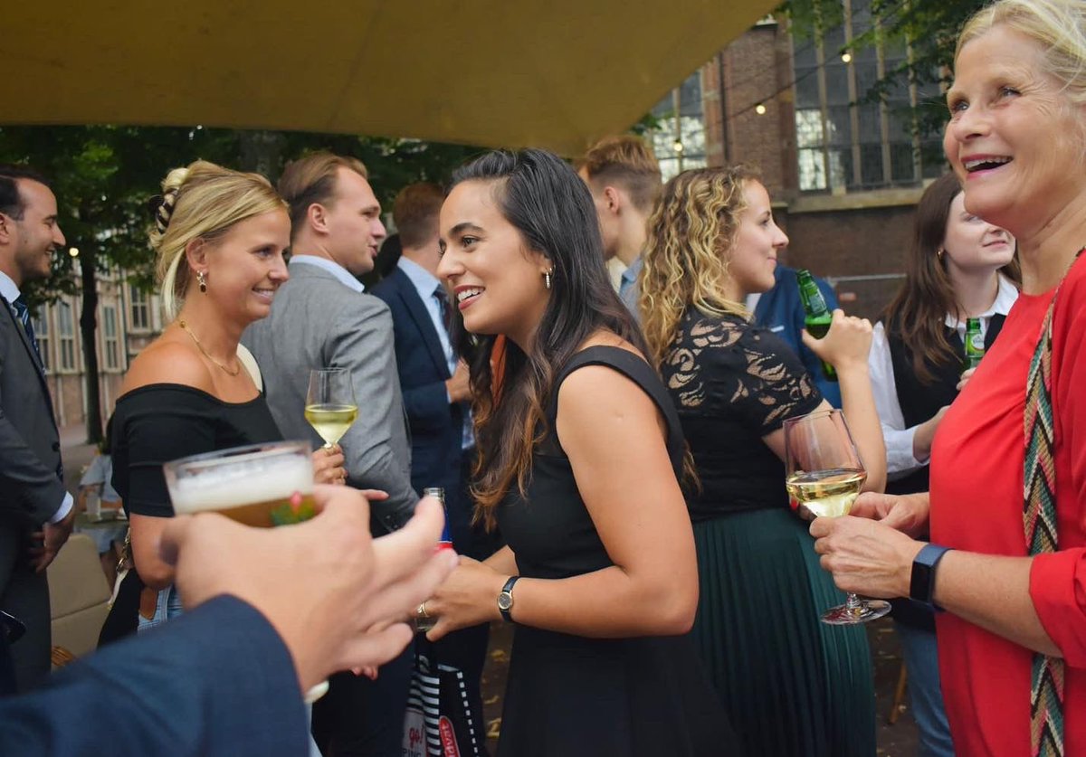 Een bijzondere dag voor Jesse van Spijk, Dilara Khalfallah en Rens van den Nieuwenhuijsen. Zij zijn afgelopen vrijdag beëdigd tot advocaat bij de <a href="/RbGelderland/">Rechtbank Gelderland</a>. Wij feliciteren de drie kersverse #advocaten van harte en wensen ze heel veel succes!