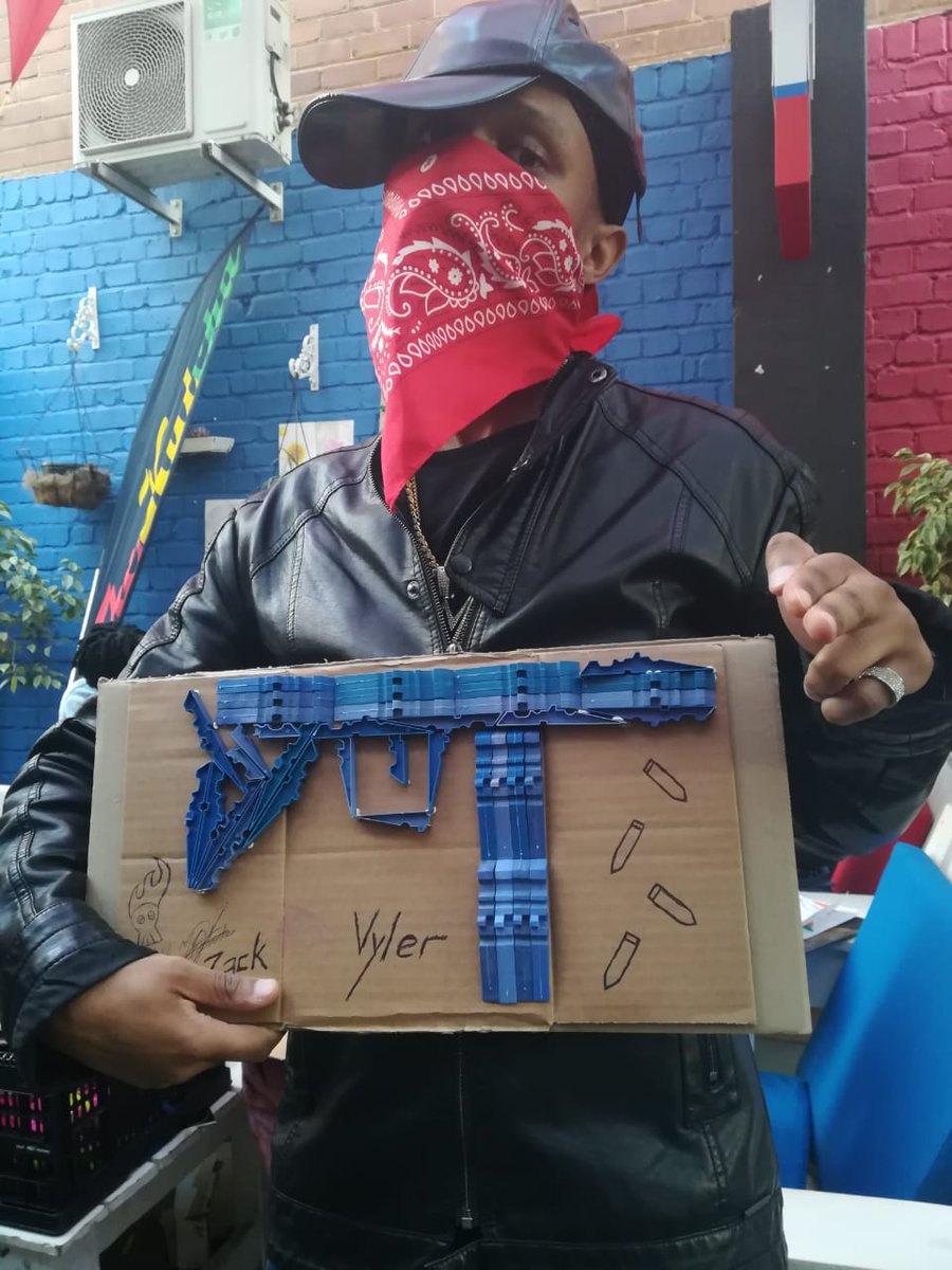 TheKulchaZA's tweet photo. We would like to give thanks to everyone who helped to make #KulchaSundaze a banger. 

Yesterday's #ArtInTheAlley was a creative craft session hosted by @ietsene_ 

We are dropping a thread of videos showing some highlights later today. https://t.co/qIGA1c0BLh