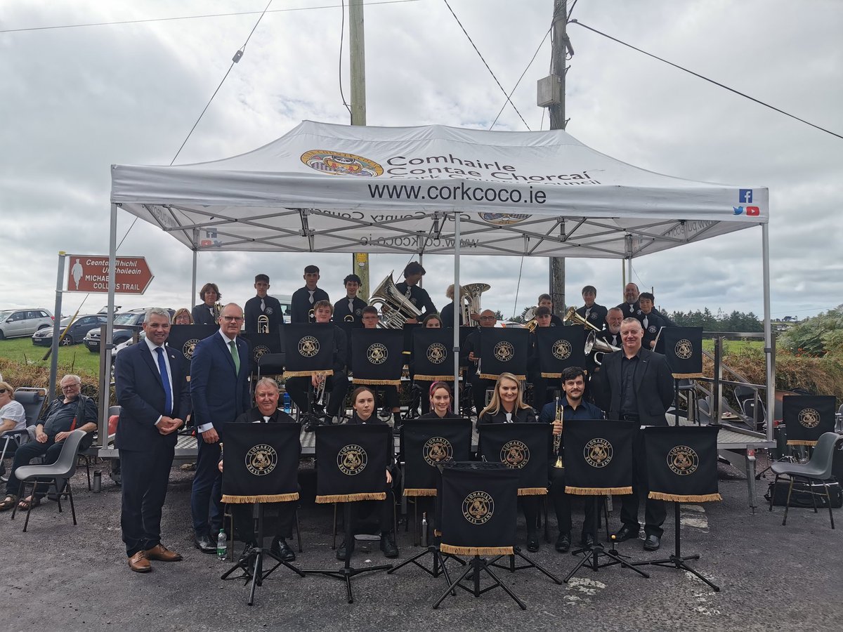 Michaelod93's tweet photo. A fitting tribute. It was a pleasure to attend Béal na Bláth yesterday and to welcome @simoncoveney Minister for Foreign Affairs and Defence to the monument at Sam's Cross, to lay a wreath in rememberence of Michael Collins. #MichaelCollins #BealNaBlath https://t.co/Kbl3ewf1e3