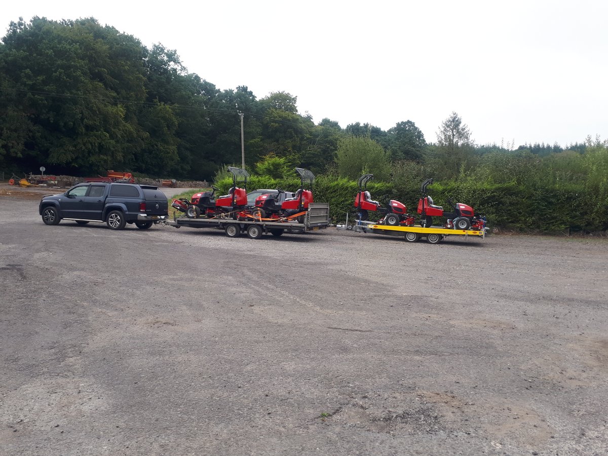 And they're off! all four machines loaded up and off out for delivery to the customer! lovely start to a Monday morning!
@baronessuk @PaulWat40618405 
#turfcare
#golfcoursemachinery
#LessStresswithBaroness