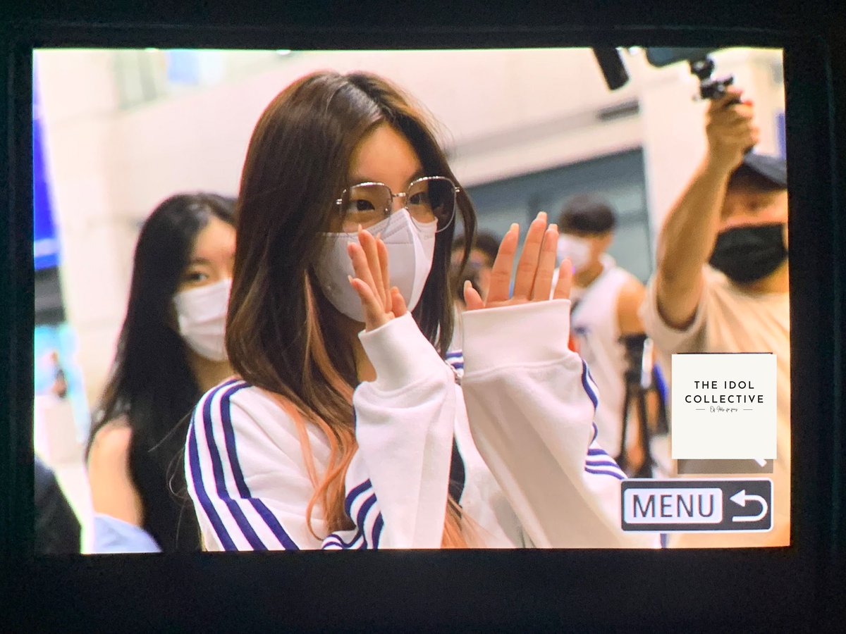 CollectiveIdol's tweet photo. 220822 ITZY ARRIVAL 프리뷰

✈️✈️👋👋

#JYP #ITZ #있지 #Yej #예지 https://t.co/4Rfa5eVcFr