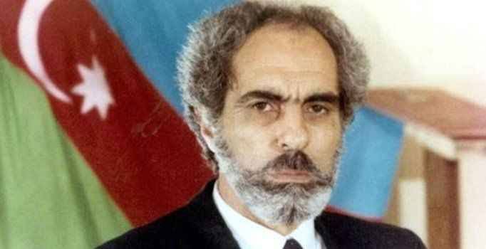 Türk’ün hürriyet ülküsünün yılmaz önderlerinden, Azerbaycan 2. Cumhurbaşkanı Ebulfez Elçibey büyüğümüz, Azerbaycan ve Karabağ’ın bağımsızlık sembolüdür. Tarih onu bahtı kavi talihi yar Azerbaycan ile ölümsüzleştirmiştir. Ruhu şad olsun. Minnetle..