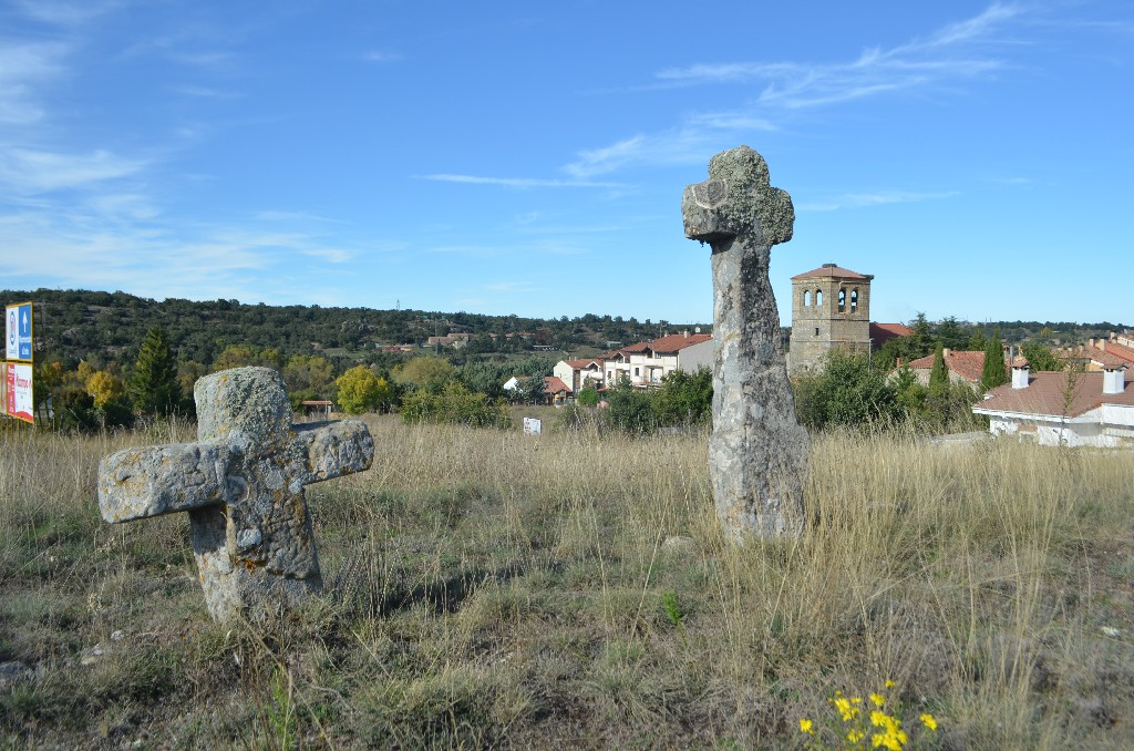 paisajesagrados's tweet photo. Los #viacrucis se ubican en las salidas de las poblaciones y cercanos a ermitas o humilladeros dando lugar a recorridos procesionales compuesto por las 13 estaciones del Calvario. En #Soria los más destacados están en #Narros #Golmayo #Fuentetoba #Almazán https://t.co/coaGJ3fj6r
