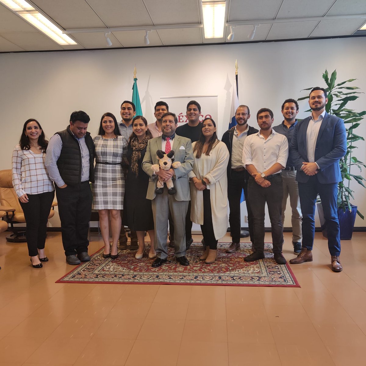 EmbCespedes's tweet photo. I hosted an interesting talk with professionals from 🇲🇽🇨🇴🇭🇳🇩🇪 , all of them #MBA students at @egade 🇲🇽visiting @AaltoUniversity . We covered #innovation , #education, the #Nordics, the #Baltics , living in #Finland. Their #academic visit will be fruitful, no doubt. @SRE_mx 🇲🇽🇫🇮 https://t.co/uau6g0PPdS