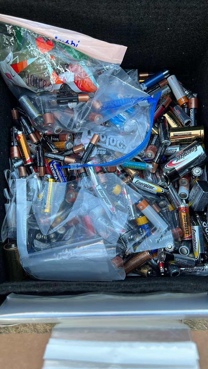 recycleabattery's tweet photo. Our Founder Nihal and Our Members Saadhana, Nithya, and Sharvani did a battery drive in a local community and spread awareness about battery recycling and also collected hundreds of used batteries.
#batteryrecycling #recyclemybattery #call2recycle #environment #gogreen #usa #nj https://t.co/VspjmwQJ9Y