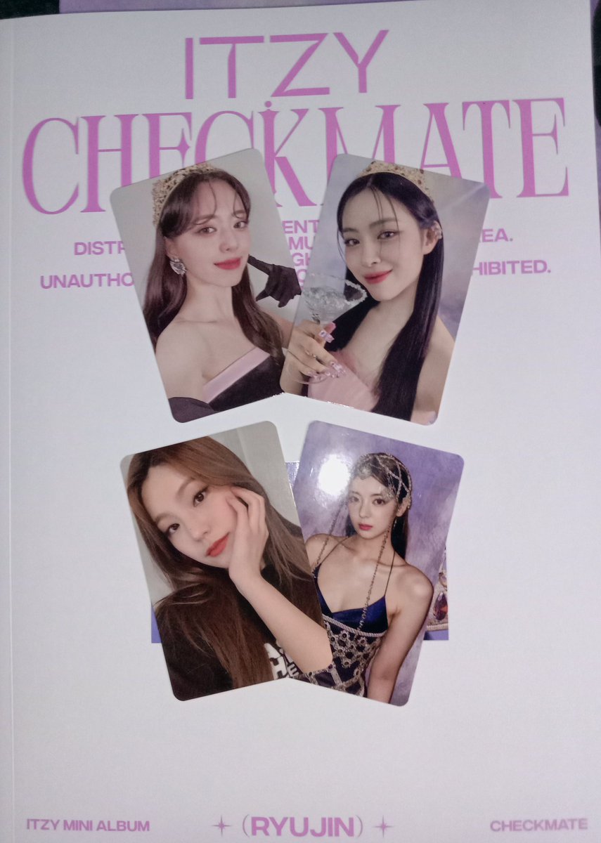 ddaeng_tukk's tweet photo. been staring at my pulls for almost an hour now🥹 #MY_CHECKMATE @ITZYofficial https://t.co/GdPnvDOrw8