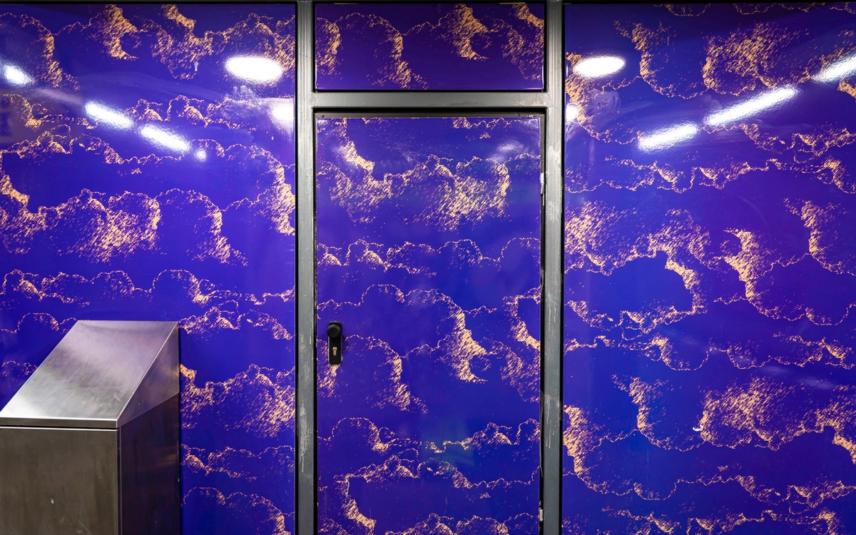 U7 — Lipschitzallee.
Cloudscapes / mystery door.
