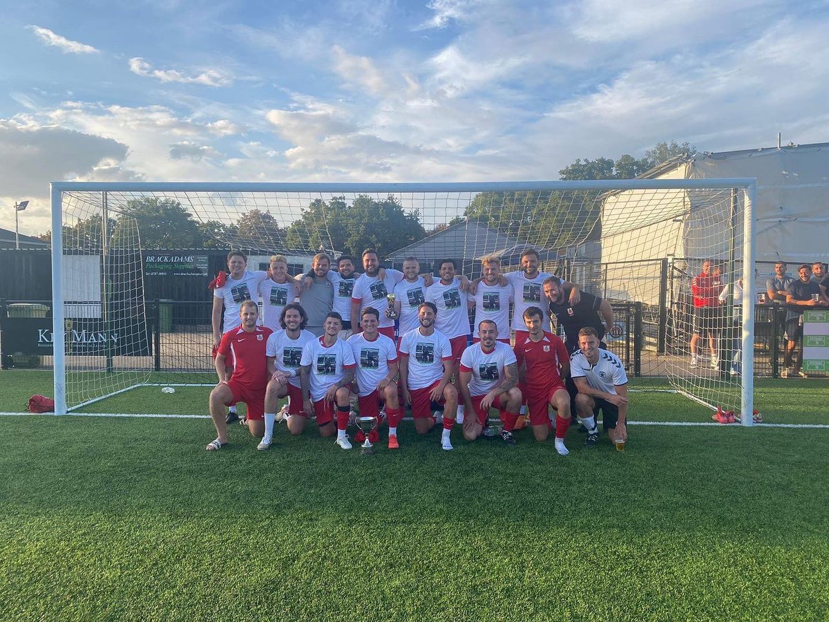 ALEX RUNGAY MEMORIAL CUP CHAMPIONS 2022

What a day yesterday in memory of our former gaffer Al and to raise money and awareness for <a href="/MindCharity/">Mind</a> as always. 

We love and miss you Al that was for you. Champions of Hornchurch 🔴🔴🔴