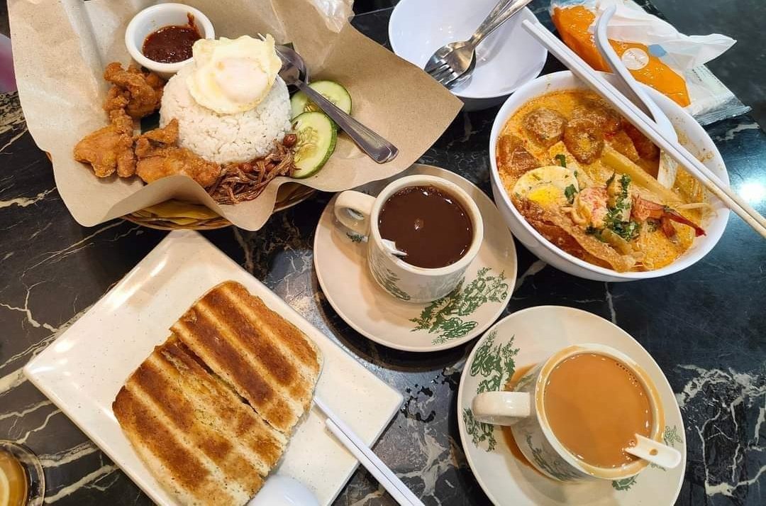 ezadhfizy_'s tweet photo. one of must visit halal kopitiam when you're in downtown Johor Bahru - crispy egg tart, chicken rice, french toast, coffee and more

KOPILOCO by 1993
Jalan Tan Hiok Nee 80000 Johor Bahru

• 7.30am-5pm
• end month, they're opening their 2nd outlet at Bandar Indahpura, Kulai 🍽️ https://t.co/kBPw4w4esf