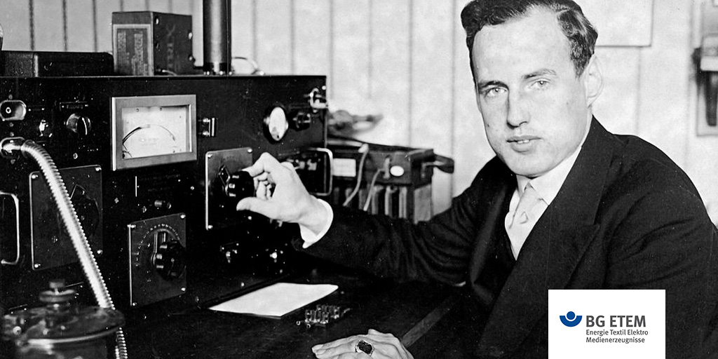 BG_ETEM's tweet photo. #MeilensteineDerTechnik #OnThatDay Am 22. August 1931 zeigt der Erfinder Manfred von Ardenne auf der Funkausstellung in Berlin das erste elektronische Fernsehgerät, später wurden Radio &amp; TV zu Massenmedien. Die #BGETEM ist für alle Versicherten in dieser Branche zuständig. https://t.co/NI44F5Vcry