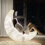絶対いらないけど、絶対欲しい。これかわえええ。月に座れる椅子。