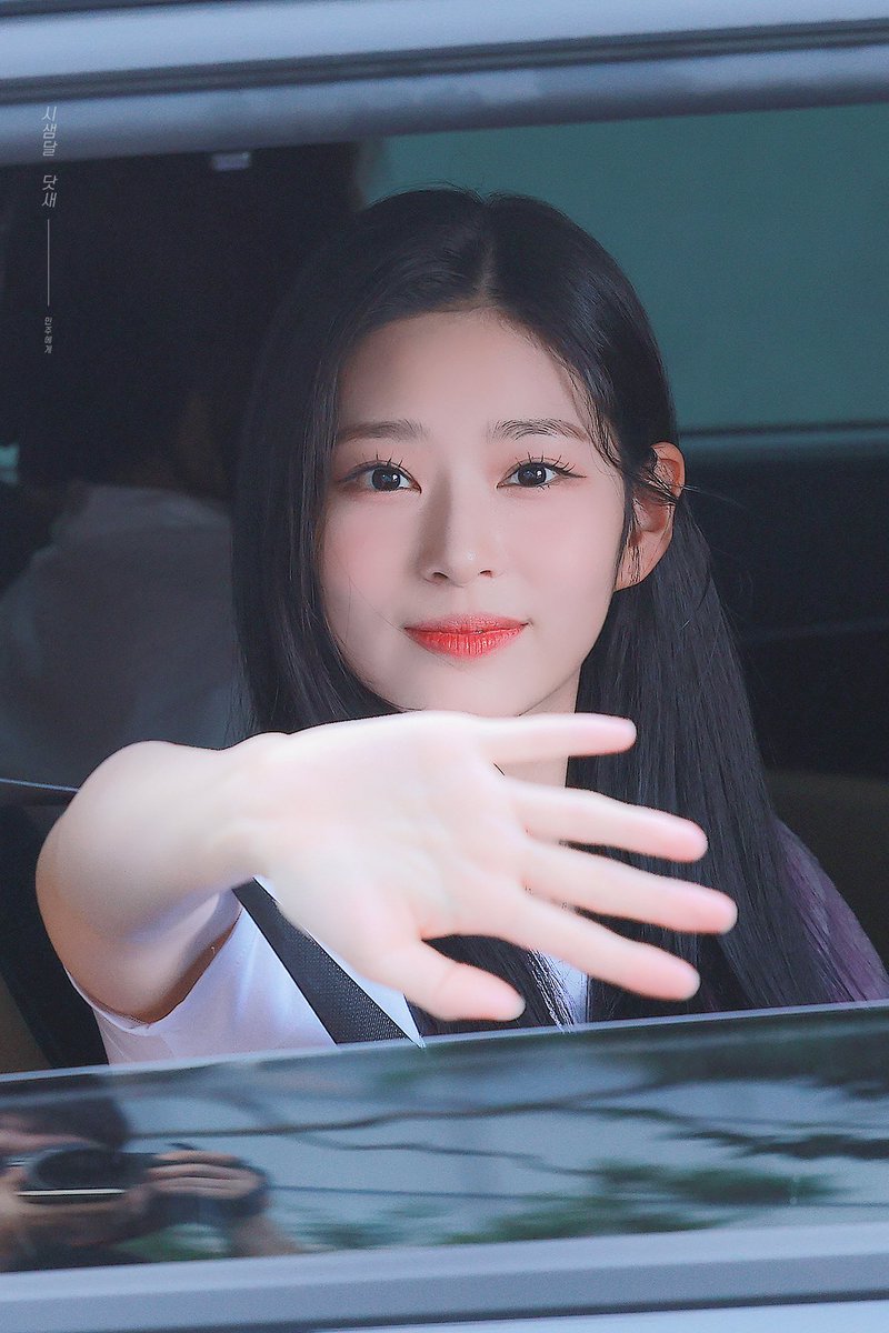 010205mj's tweet photo. 220820 #김민주 #KIMMINJU https://t.co/iB1HQlUOmM