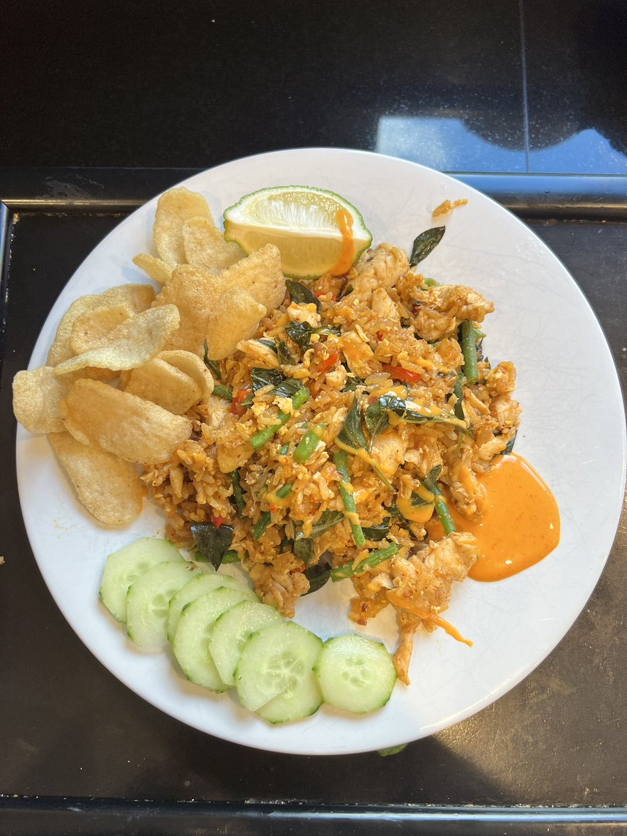 Clearyp1's tweet photo. followed the amazing 3-Chili Thai Basil Fried Rice Recipe from @HotThaiKitchen just added some green beans and red peppers. Really love all Pailin Chongchitnant recipes. Tonight it’s Pad Kra Pao and even more Thai Basil https://t.co/0Z3xNka5gs