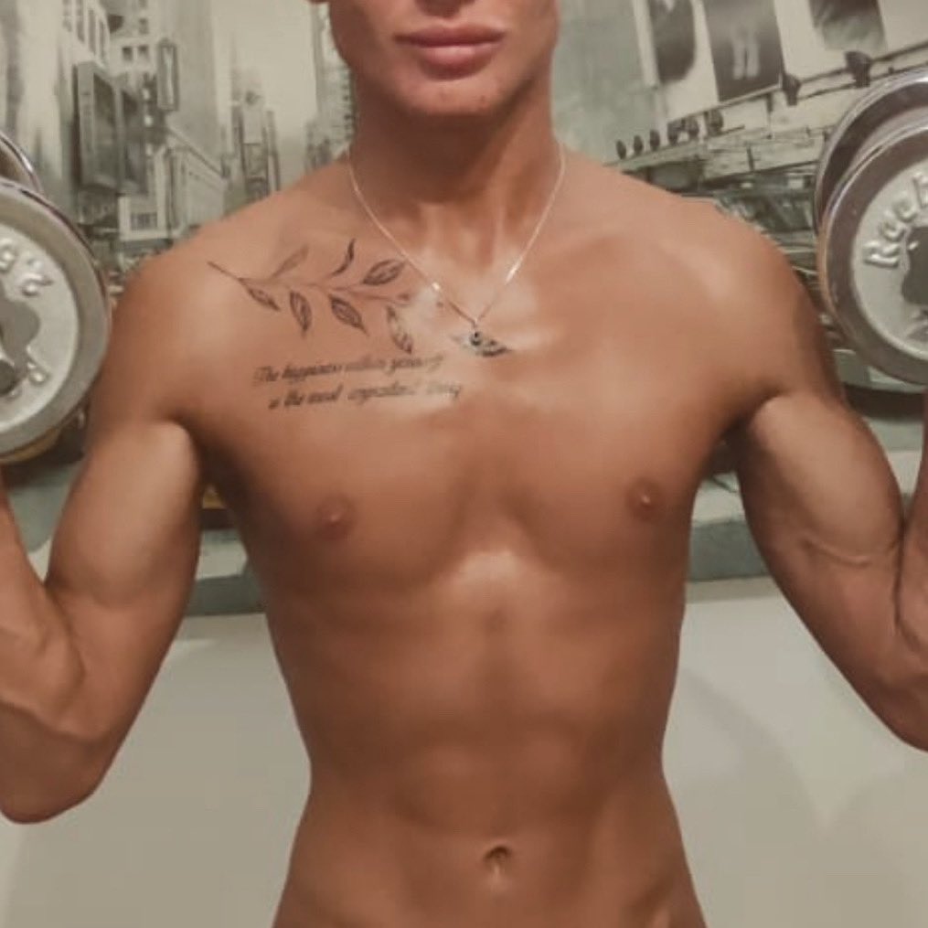 Badboy69XO's tweet photo. Lick the sweat off me and sniff my luxurious feet while I train naked 😼 

I will take everything you own because I own you! #findom 

You place it to serve now bow 🙇‍♂️ that’s an order! #cashmaster #paypig #finsub #onlyfanspromo #onlyfans https://t.co/60V8UDPKq4