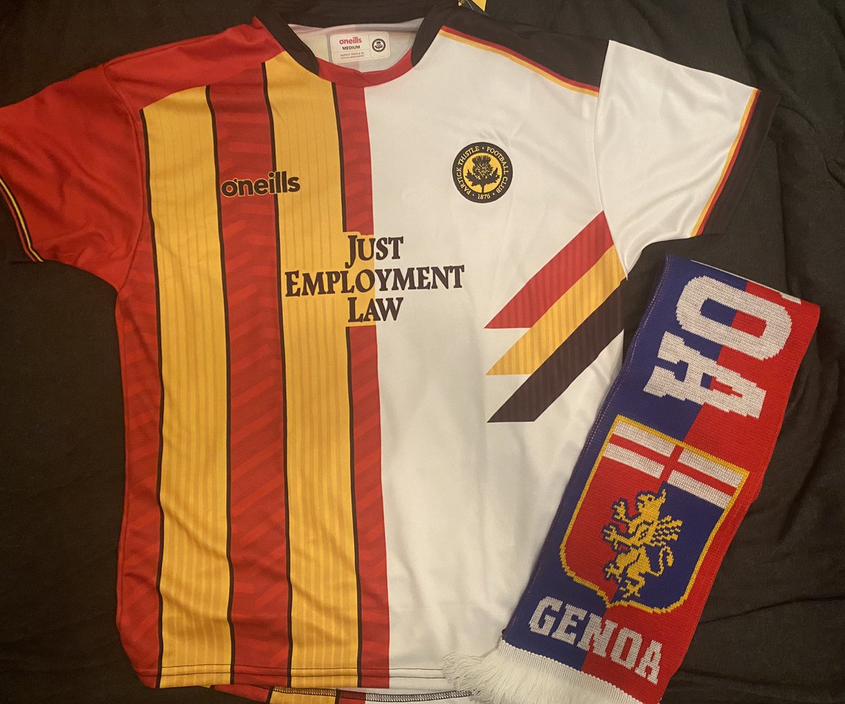 calloftus's tweet image. Love my latest delivery from @MystiqueJerseys. Partick Thistle’s bizarrely excellent half and half kit.