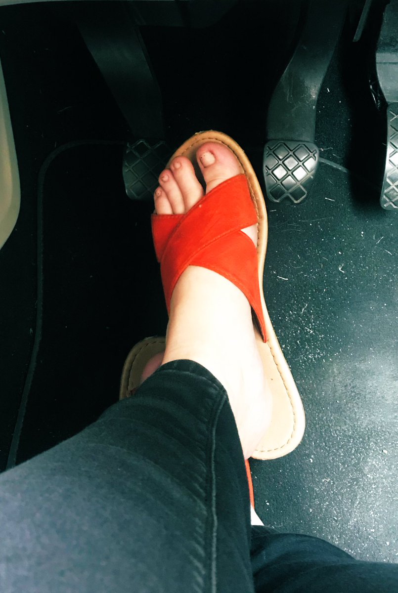 ThisLittlePinki's tweet photo. Good Morning My Darlings 🍉

My car needs a hoover and I need new colour 🙈 I’m thinking Red? 🍎

#feet #feetworship #feetfethish #feetpicsforsales #feetfetiche #feetfreak #findom #paypig https://t.co/uE9I2vgkl4