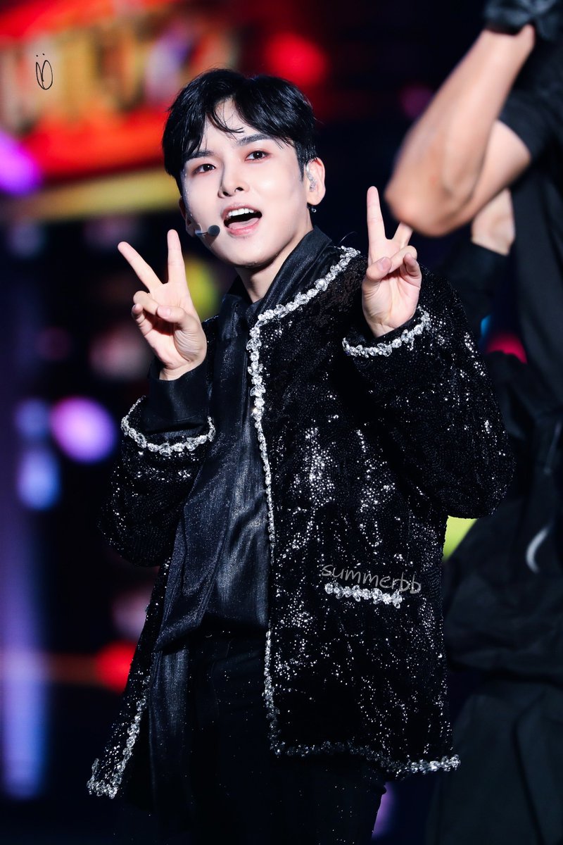 Summer_515's tweet photo. 220820 슴콘 수원

활짝 웃는 그 미소 황홀해✌🏻️✌🏻️✌🏻️✌🏻️
😍😍진짜 너무 너무 귀여워요ㅠㅠ

#려욱 #ryeowook https://t.co/CwUc2XfyvM