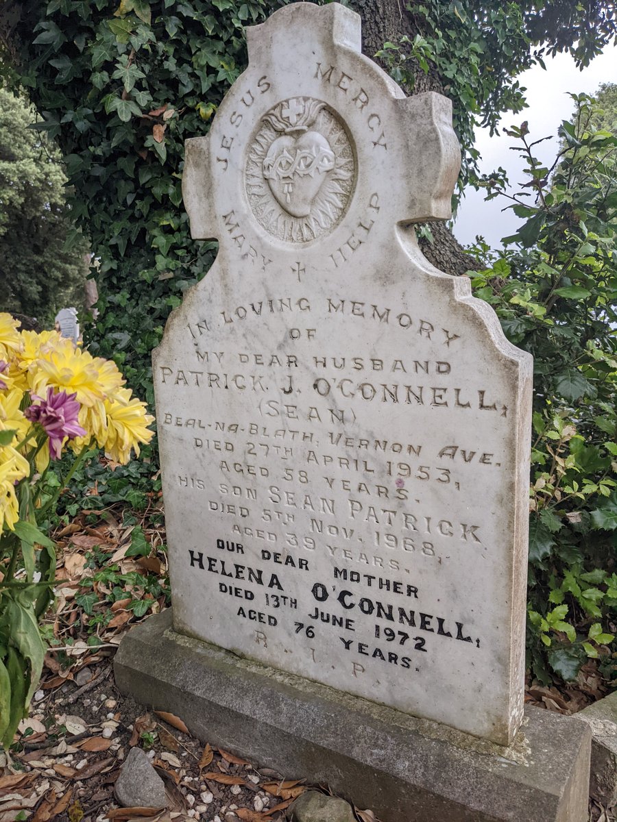 conordodd1's tweet photo. The graves of Emmet Dalton and Sean O'Connell in Glasnevin today on the centenary of the death of Michael Collins. Dalton stated that after Collins was fatally wounded he bandaged his head while O'Connell said the Act of Contrition into his ear. Note the name of O'Connell's home. https://t.co/bF6JlucV5b