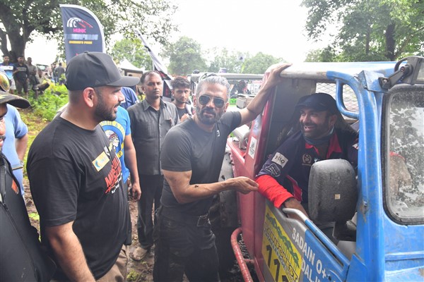 grace_entertain's tweet photo. Suniel Shetty made a grand start to the third season of the  @mudskulladv 
@GraceSofas
#MudSkull
#gracesofa
#MudSkull 
#Mumbai
@SunielShetty_FC @SunielShettyWW @SunielShettyFB 
#gracesofaandentertainment
@SunielShettyfan #sunielshetty 
#EntertainmentNews 
https://t.co/EdIOPFxeJw https://t.co/fVoIoSlqgR