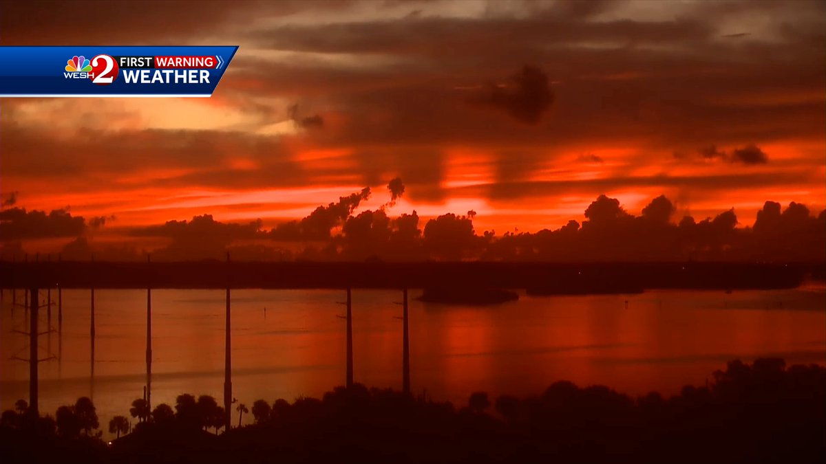 EricBurrisWX's tweet photo. Ohhhh Cocoa. Look at this sky!!! https://t.co/YAqBMEobV7