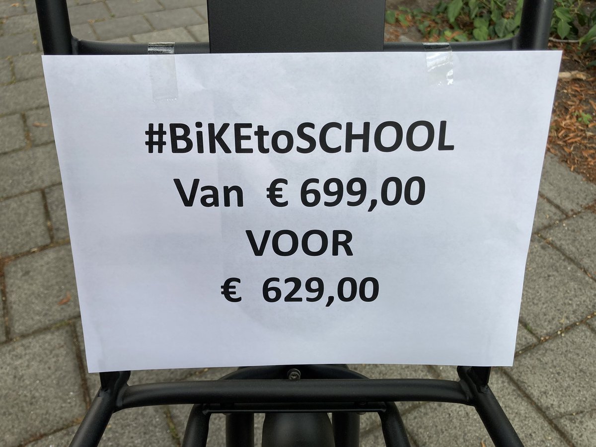 vVelzenFietsen's tweet photo. Nog een mooie #schoolfiets scoren? Diverse kleuren #Cortina U4 transportfiets op voorraad! Dus je kan deze week gewoon op je nieuwe fiets naar school… hoe vet is dat? https://t.co/UasboojVUs