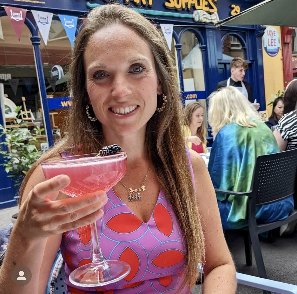 kinsalespiritco's tweet photo. Cheers to one of our favourite TV Chefs Allegra Benita who enjoyed our Kinsale Gin Crème de Mûre Blackberry Blossom cocktail at last week’s @corkonaforkfest 
We were delighted to be part of the festival which was a city-wide celebration of our food and every evolving dining scene https://t.co/EGBBAymq2y