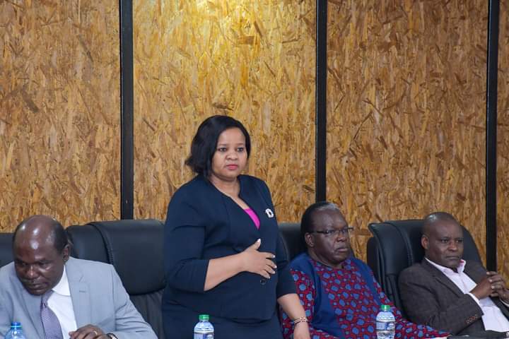 I noticed Juliana Cherera in todays IEBC  meeting.I wonder if the 4 commissioners will testify against their employer in the Supreme court of Kenya.They should have resigned long time ago.