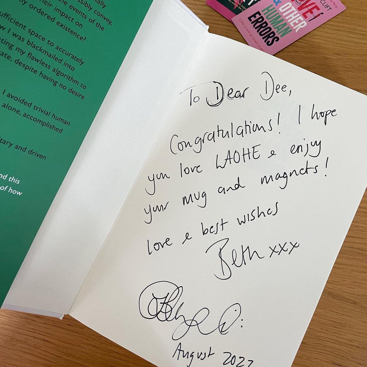 Dees_Book_Blog's tweet photo. Thanks so much to @Beth_Clift for my fabulous prize!! I love it and I’m sure I’ll love LAOHE ❤️ ❤️

https://t.co/ahhiyhnxJ4

#LAOHE #LoveAndOtherHumanErrors https://t.co/ClX8csuIAN