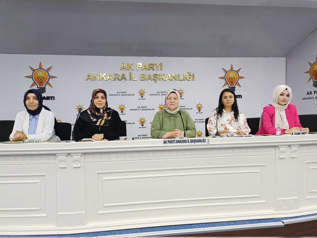 akkadinankara's tweet photo. Haftalık olağan yönetim kurulu toplantımızı Başkanımız @hatice_cakmak_ önderliğinde gerçekleştirdik.

@aysekesir #Hedef2023 https://t.co/8sZFERBK3N