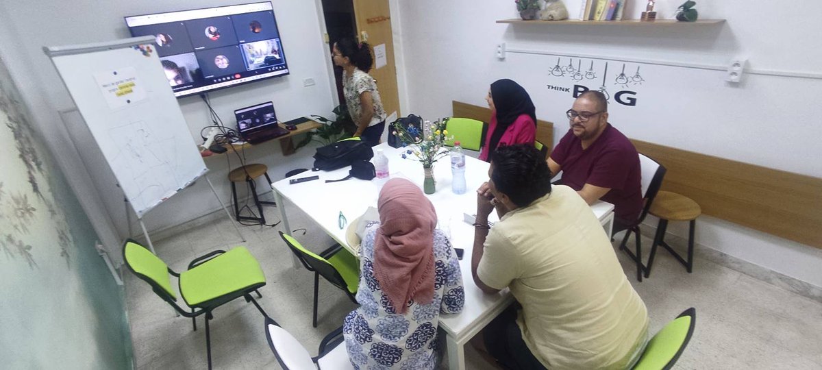 SMCTunisia's tweet photo. Première réunion de l'équipe #SMCTunisia qui vous promet un programme riche et qui saura plaire à tous les goûts, nous serons de retour début octobre prochain.

Un grand merci a Cohive Coworking Space pour nous a accueilli dans leur jolis locaux a Mont Plaisir. https://t.co/uzMWcPNB4z