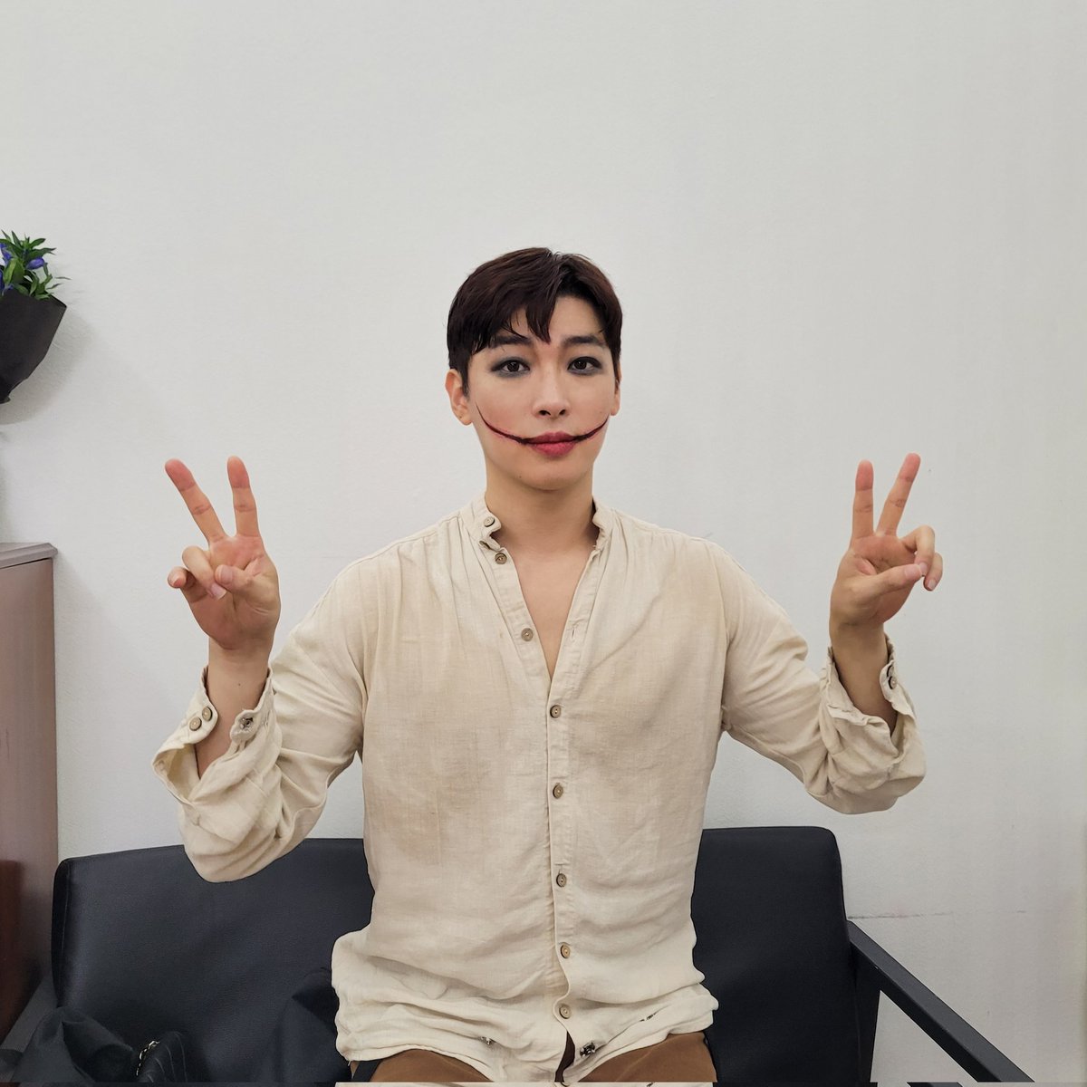 umakecompany's tweet image. [#라이의_현장취재 #박강현]
오늘은 뮤지컬 &amp;lt;웃는 남자&amp;gt; 막공날 ❤️‍🔥
⠀
비극적인 운명과 달리 순수하고 다정한 내면을 지닌
'그윈플렌'으로 분해 다채로운 열연을 펼친 강현 배우 ✨️
⠀
그동안 보내주신 큰 사랑에 깊이 감사드립니다
지금까지 강현 그윈플렌이었습니다 ☺️🌸