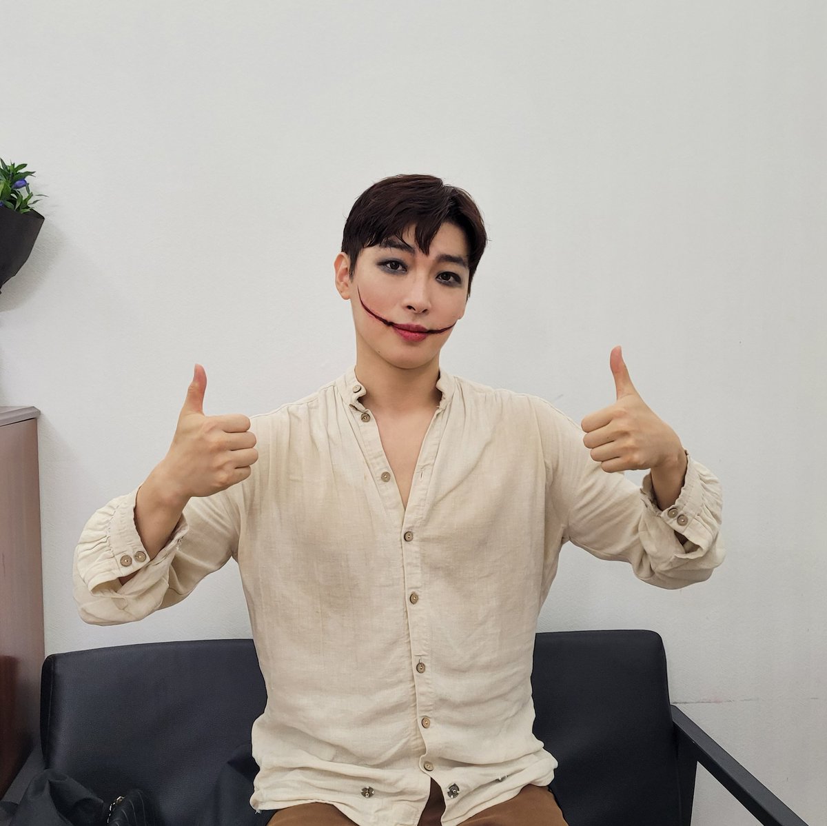 umakecompany's tweet image. [#라이의_현장취재 #박강현]
오늘은 뮤지컬 &amp;lt;웃는 남자&amp;gt; 막공날 ❤️‍🔥
⠀
비극적인 운명과 달리 순수하고 다정한 내면을 지닌
'그윈플렌'으로 분해 다채로운 열연을 펼친 강현 배우 ✨️
⠀
그동안 보내주신 큰 사랑에 깊이 감사드립니다
지금까지 강현 그윈플렌이었습니다 ☺️🌸