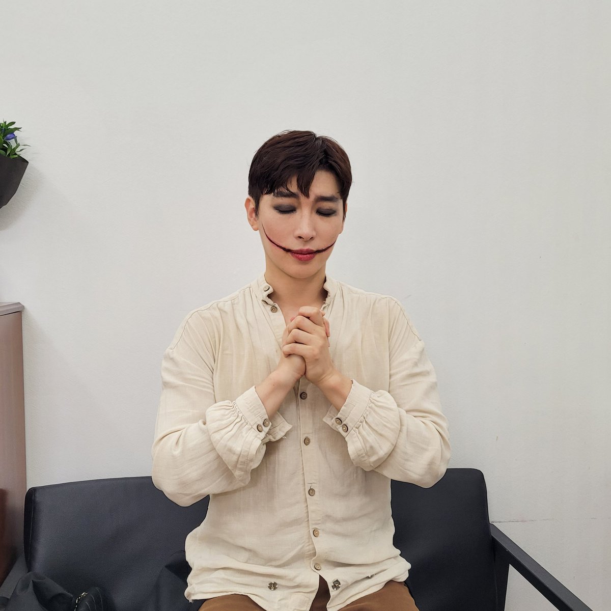 umakecompany's tweet image. [#라이의_현장취재 #박강현]
오늘은 뮤지컬 &amp;lt;웃는 남자&amp;gt; 막공날 ❤️‍🔥
⠀
비극적인 운명과 달리 순수하고 다정한 내면을 지닌
'그윈플렌'으로 분해 다채로운 열연을 펼친 강현 배우 ✨️
⠀
그동안 보내주신 큰 사랑에 깊이 감사드립니다
지금까지 강현 그윈플렌이었습니다 ☺️🌸