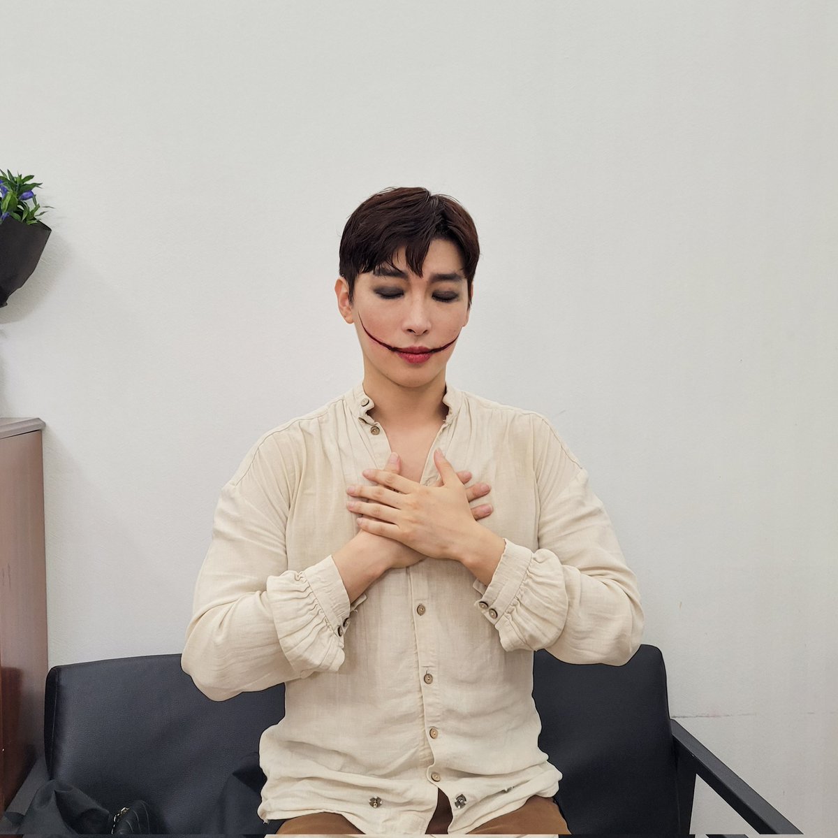 umakecompany's tweet image. [#라이의_현장취재 #박강현]
오늘은 뮤지컬 &amp;lt;웃는 남자&amp;gt; 막공날 ❤️‍🔥
⠀
비극적인 운명과 달리 순수하고 다정한 내면을 지닌
'그윈플렌'으로 분해 다채로운 열연을 펼친 강현 배우 ✨️
⠀
그동안 보내주신 큰 사랑에 깊이 감사드립니다
지금까지 강현 그윈플렌이었습니다 ☺️🌸