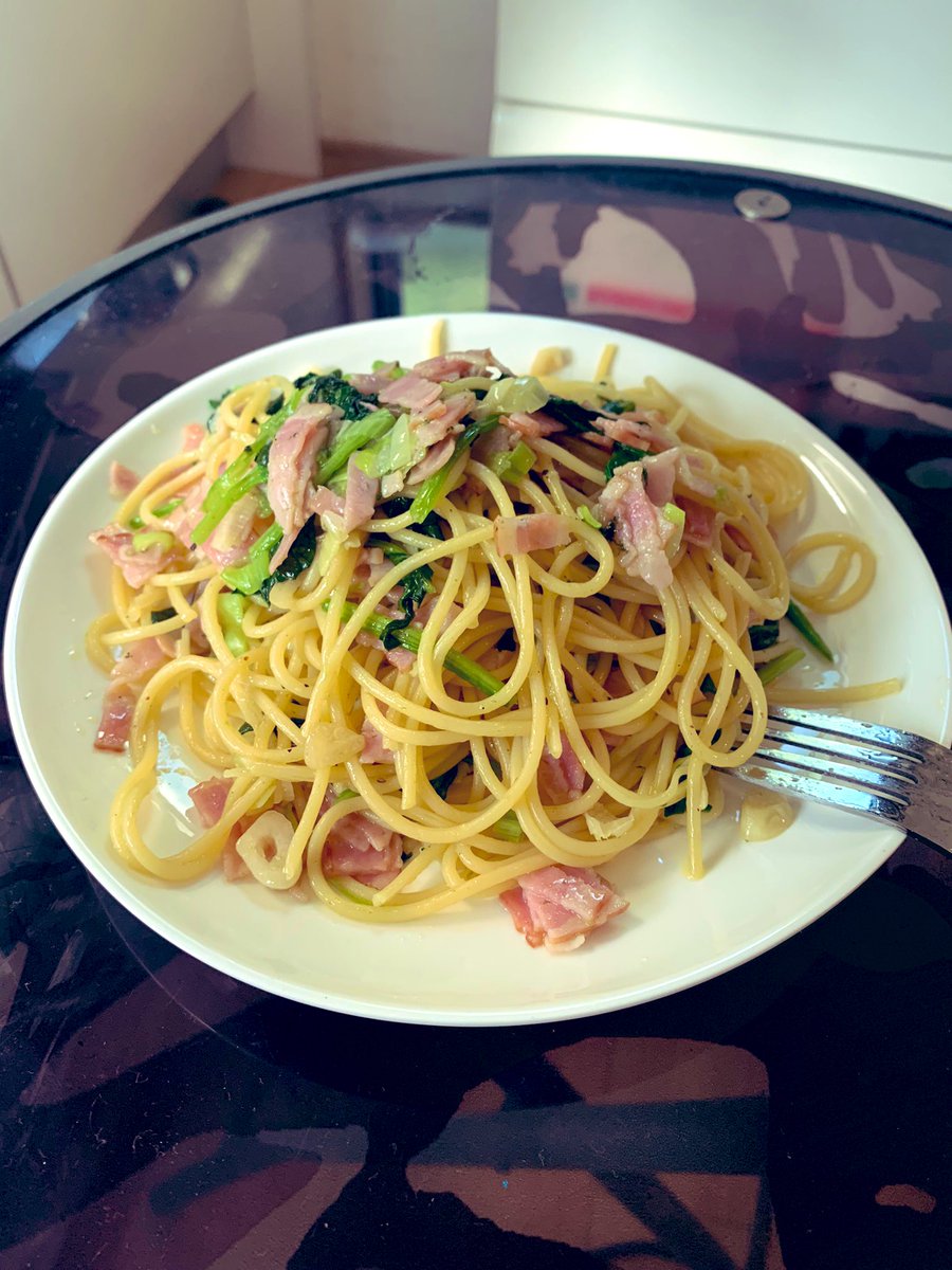 shimaccho8's tweet photo. ほうれん草とハムのパスタ。ネギは要らなかったかもしれん。 https://t.co/XtBVaXcwwc
