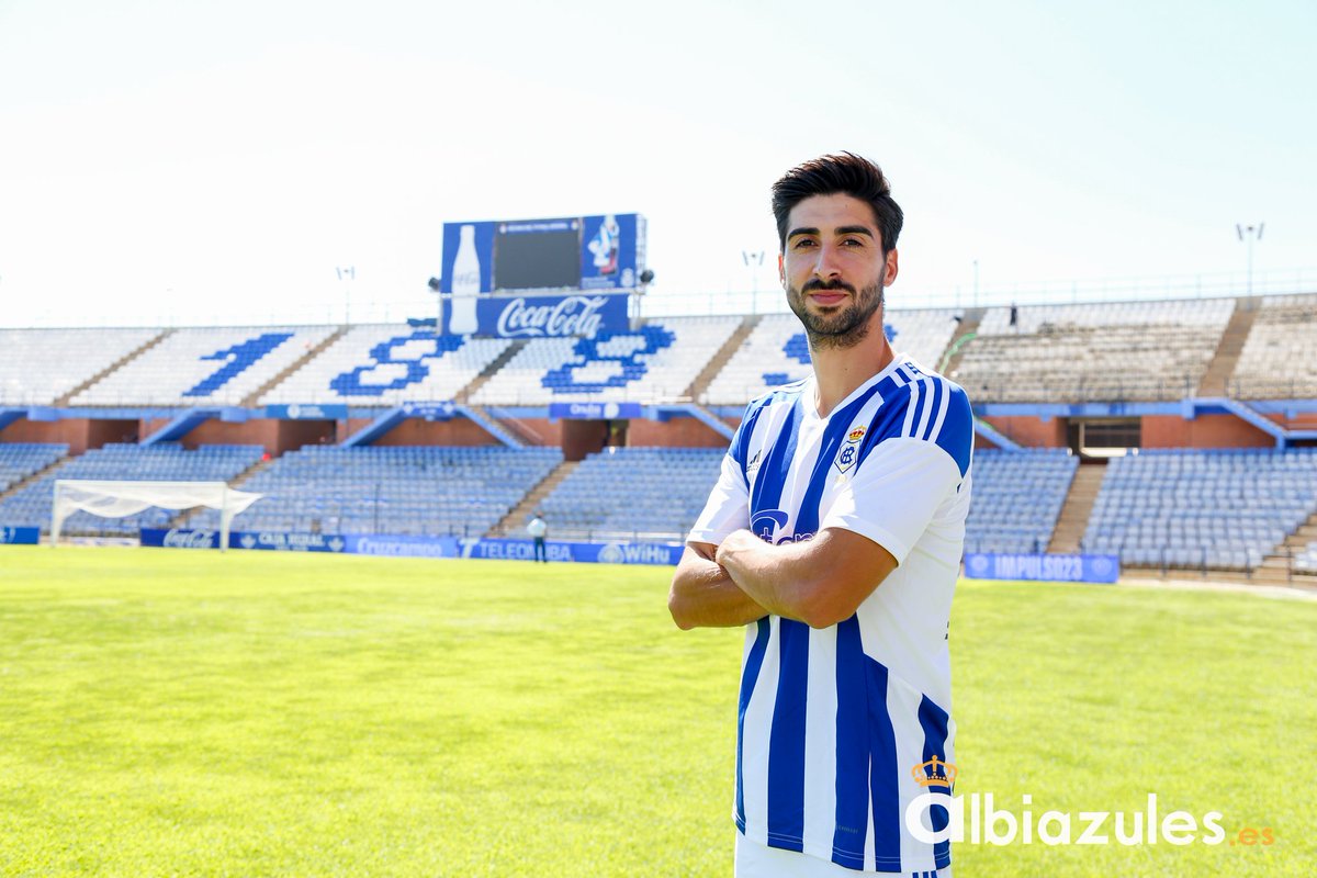 📷 Imágenes de la presentación de <a href="/VictorMoriillo/">Victor Morillo Gomez</a> y <a href="/FranAm92/">Fran Avila</a>. #Recre #Recreativo #SomosAlbiazules
