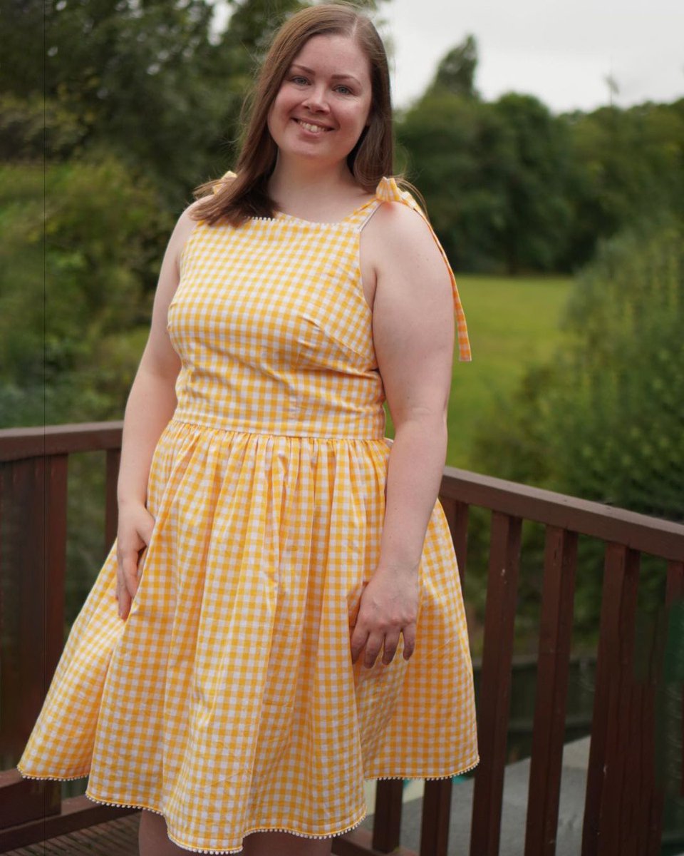 SimpMcCalls's tweet photo. Can't quite tell if the summer is wrapping up but Laura is bringing the SUN ☀️😎
Find your own copy of this pattern at
https://t.co/nZ2xQRJNYb
#Simplicity8873 #s8873 #SimplicityPatterns #SimplicitySewingPatterns #ModernSewingPatterns https://t.co/QCCcbqkQf8