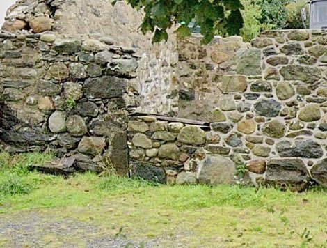 llyrg_jones's tweet photo. Lluniau cyn ac ar ôl o godi ffenest ac lefelu tuag at “plât y wal” ar atgyweirio hen fwthyn. 
Before and after photos of building the window in and leveling to the wall plate renovating an old cottage.
#saermaen #stonemason #heritage #treftadaeth #renovation https://t.co/OFSkANHBZy