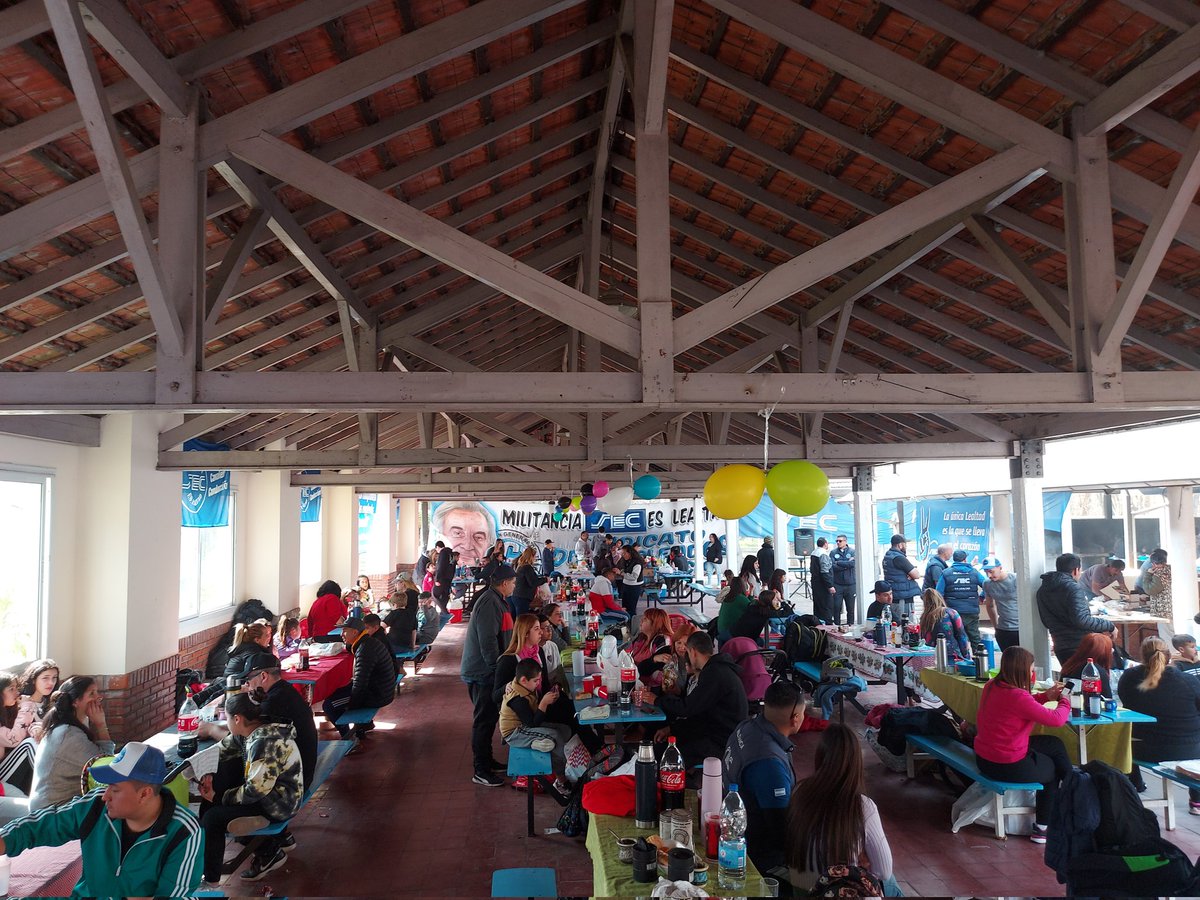 Gran jordana por  el " Día de la Niñez". Pasamos un  hermoso domingo con la familia en nuestro predio de Ezeiza!!! <a href="/CarlosPerezSEC/">Carlos Pérez</a> <a href="/ESandovalSEC/">Eduardo Sandoval</a> <a href="/GustavoINCSA/">Gustavo D Bustamante</a> <a href="/PabloCabezaok/">Pablo Cabeza</a> <a href="/soloplatense/">J Ricky Bustamante</a>