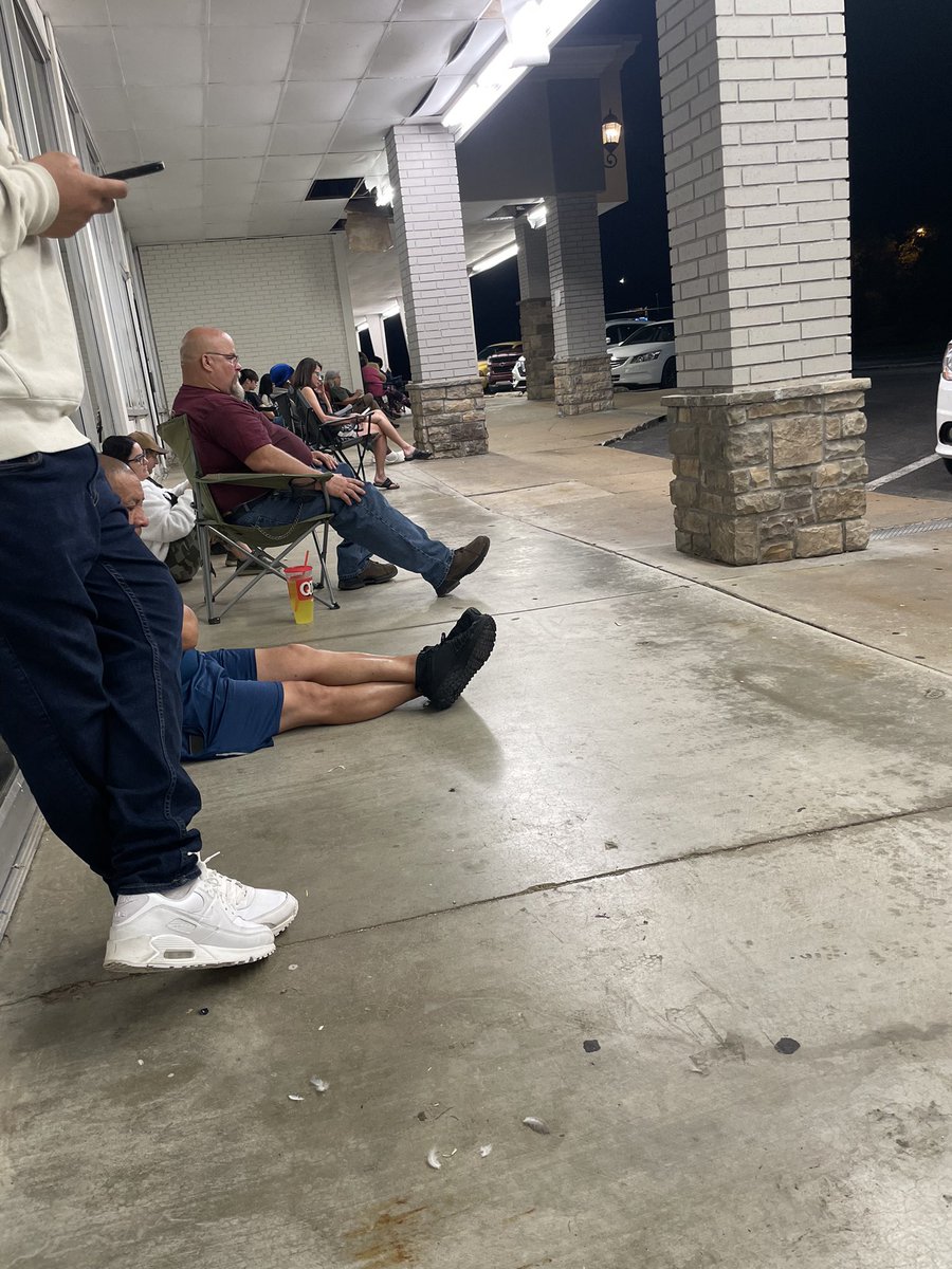 BeckiMurphyJD's tweet image. 5:30 am to get our kid a permit, in Oklahoma this is the line. Has it always been this big of a nightmare? Or only under Stitt? Since Stitt took office you can’t get birth certificate changes either or copies. The offices are closed to walk ins since 2020. #stittshow