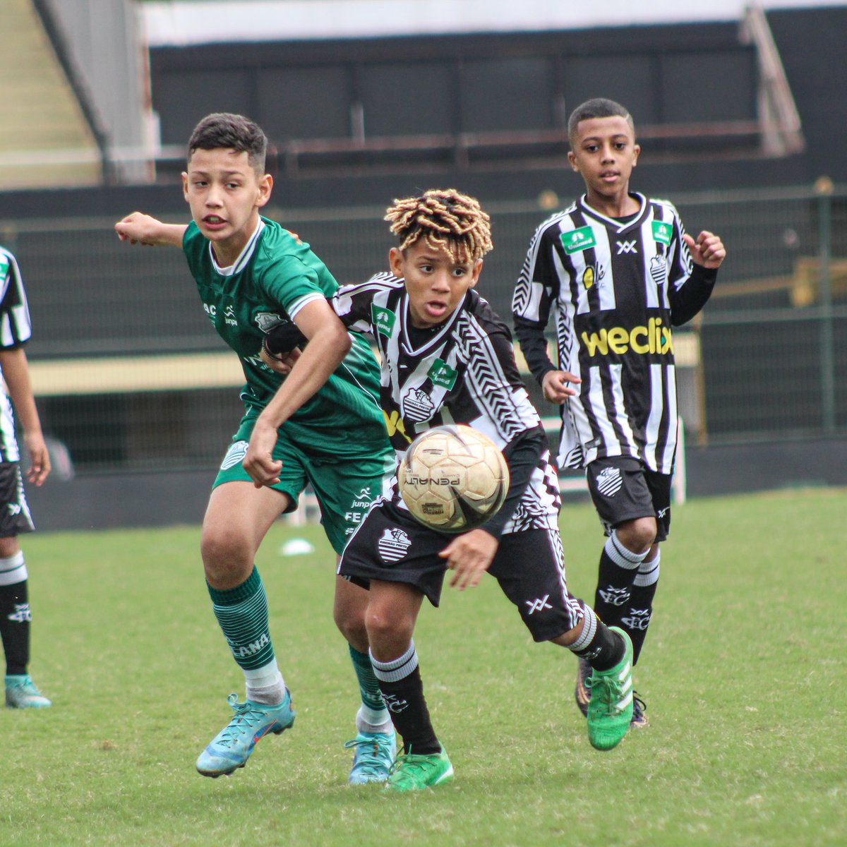 ComercialFC's tweet photo. | SUB-11 | 🦁⚫⚪🦁 Os mini-craques do Leão golearam a Francana por 4 a 0 pelo Campeonato Paulista Sub-11. Os gols neste domingo (21), no Palma Travassos, foram de João Ricardo, Carlos Eduardo, Cleiton e Kauê.
Gols: João Ricardo, Carlos Eduardo, Cleiton e Kauê

📷 Barbara Pires https://t.co/I05hSRlrQX