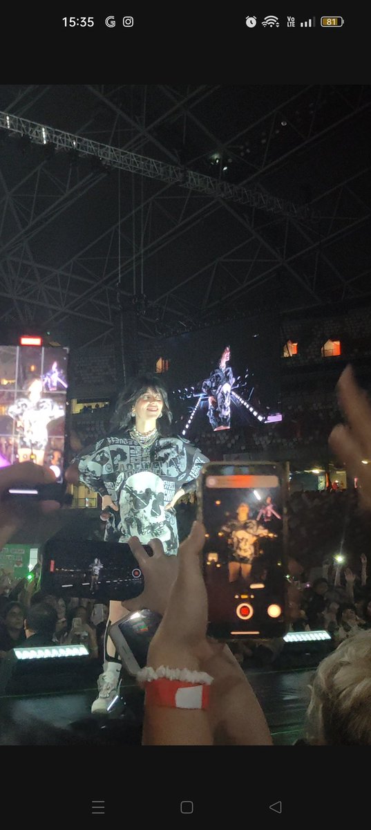 msliliyana_'s tweet photo. Billie Eilish in Singapore! I am happier than ever now 😭 #BillieEilishinSG #HappierThanEverTourSG https://t.co/NN5bVacFKK