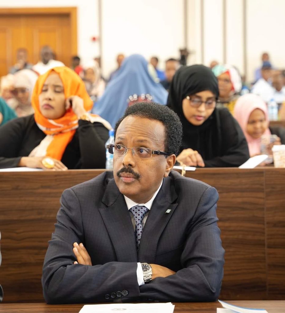 Barrerooble's tweet photo. Xildhibaan Aan Qabiil matali Doolin  lkn matali doono Kumanaan Soomalia Ah #Xabiibul Malaayin @M_Farmaajo https://t.co/CzD89i0Ht7