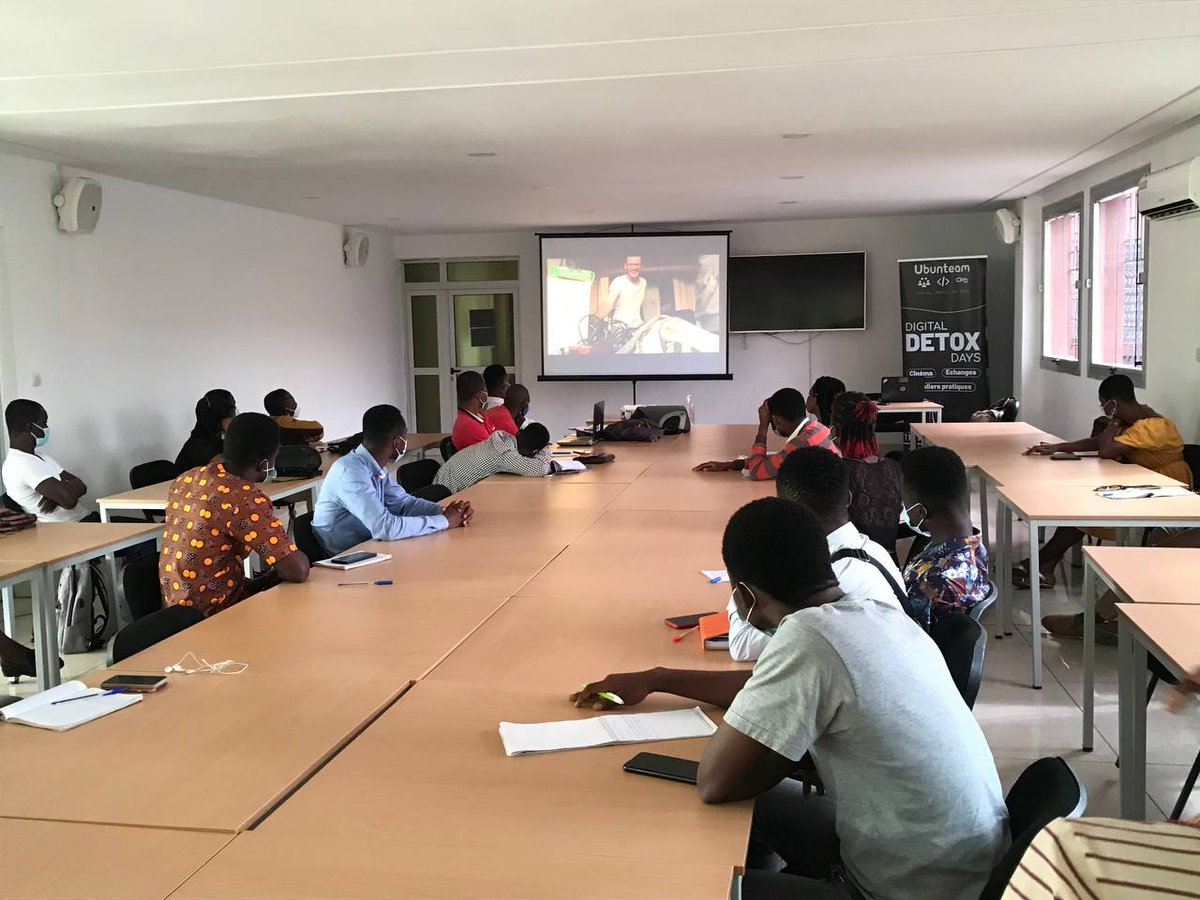 ubunteam's tweet photo. 3/6 The last three weeks allowed us to train about 250 people from 19-35 years old on important topics such as:
#Privacy
#DigitalSecurity
#FakeNews
#AlternativeSolutions (services/apps) https://t.co/2pJ5rOa8dG
