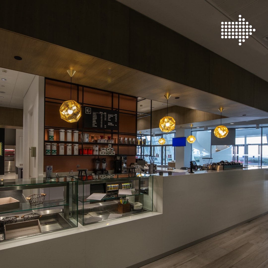 Proline_Corp's tweet photo. Looking back at a project at a major bank that showcases various materials and finishes.

We completed this project with our distribution partners @GratteBrothers.

#projectsbyproline #counters #bespokecounters #corporatecatering #workplacecatering https://t.co/3P2RFakl0k